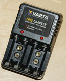 251 - Lader Varta Trio-charger